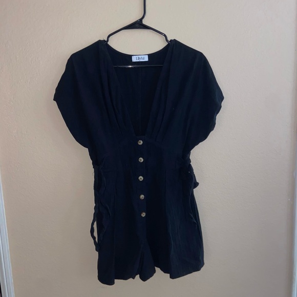 Super cute black Lilyful button front retro short sleeve romper casual fashion - Picture 4 of 12